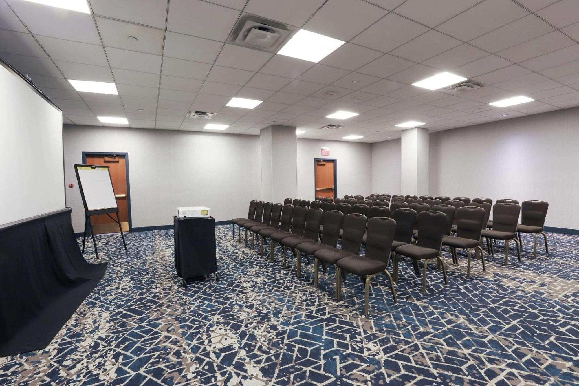 Radisson Plaza Hotel And Suites Kalamazoo Exterior foto